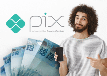 Logo do PIX com cédulas de 100 reais e pessoa segurando celular. Banco Central anuncia novidades para o PIX em setembro.