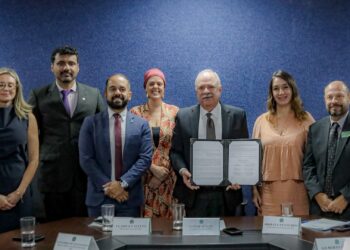 Assinatura de acordo de cooperação técnica entre o INSS, a DPU, o MDS, a AGU e a PGR para ampliar o acesso de migrantes ao BPC/Loas.