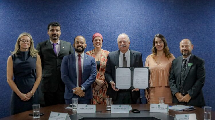Assinatura de acordo de cooperação técnica entre o INSS, a DPU, o MDS, a AGU e a PGR para ampliar o acesso de migrantes ao BPC/Loas.