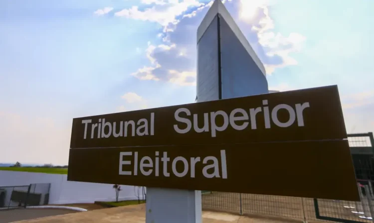 Placa do Tribunal Superior Eleitoral, sinalizando a entrada principal