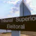 Placa do Tribunal Superior Eleitoral, sinalizando a entrada principal