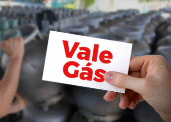 Cartão Vale Gás com fundo de botijões de gás.