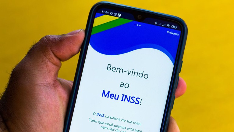 Tela do aplicativo Meu INSS mostrando a mensagem de boas-vindas, com interface amigável para a prova de vida digital.