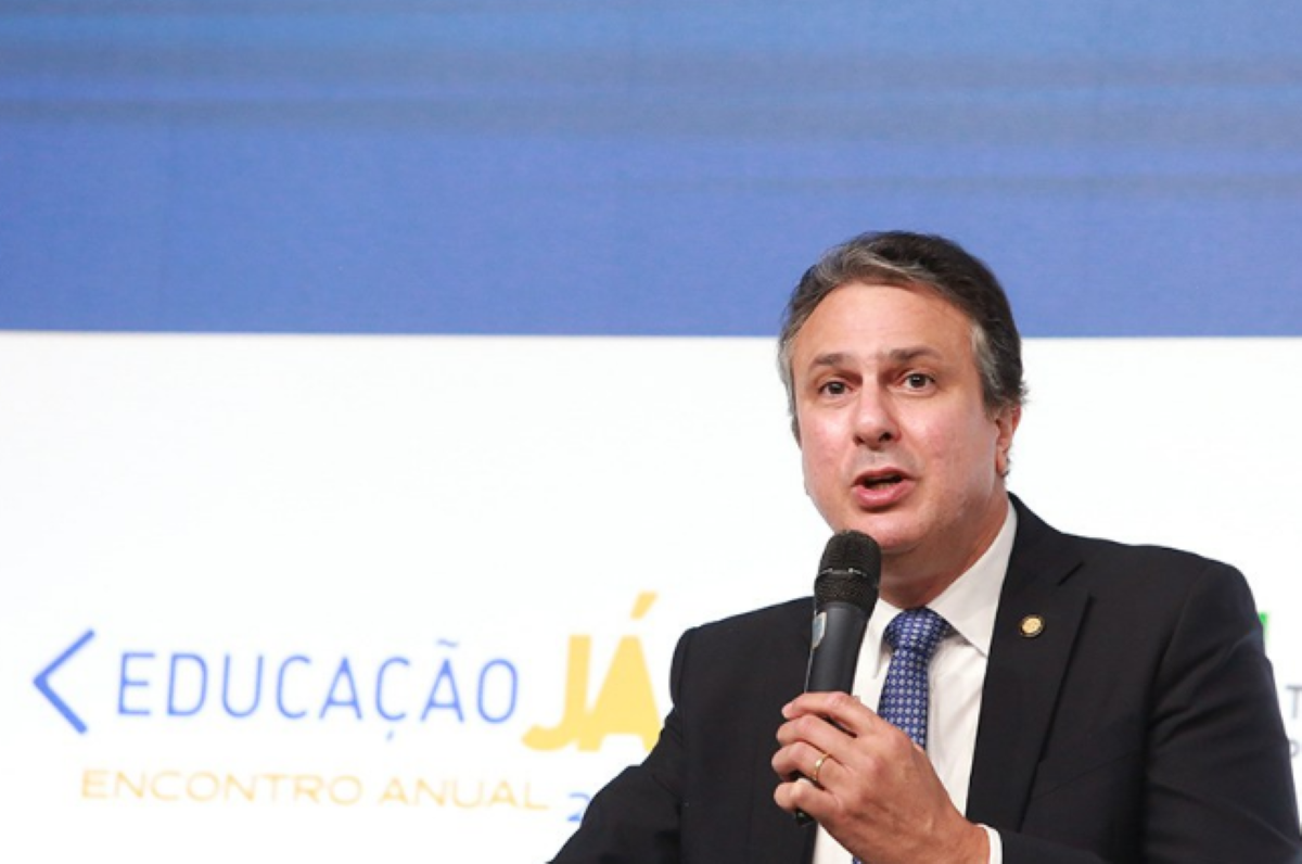 Ministro da Educação anuncia a criação da Carteira Nacional do Professor