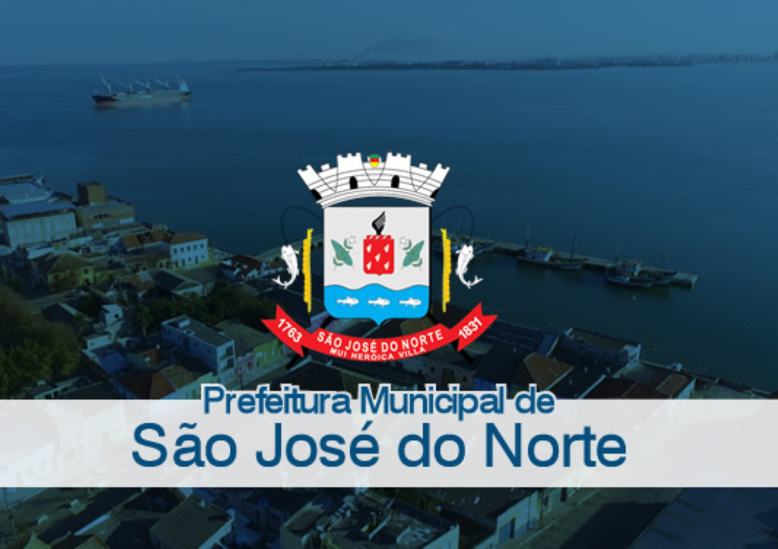 Logo da Prefeitura Municipal de São José do Norte com vista do porto e mar.