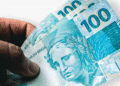 Auxílio de R$ 900 do programa Cuidar de Quem Cuida