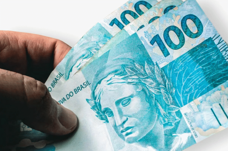 Auxílio de R$ 900 do programa Cuidar de Quem Cuida