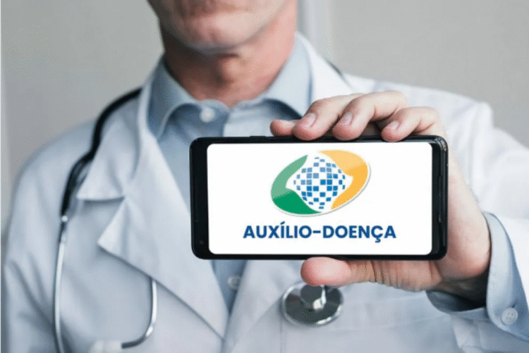 Médico segurando celular com a logo do Auxílio-Doença do INSS.