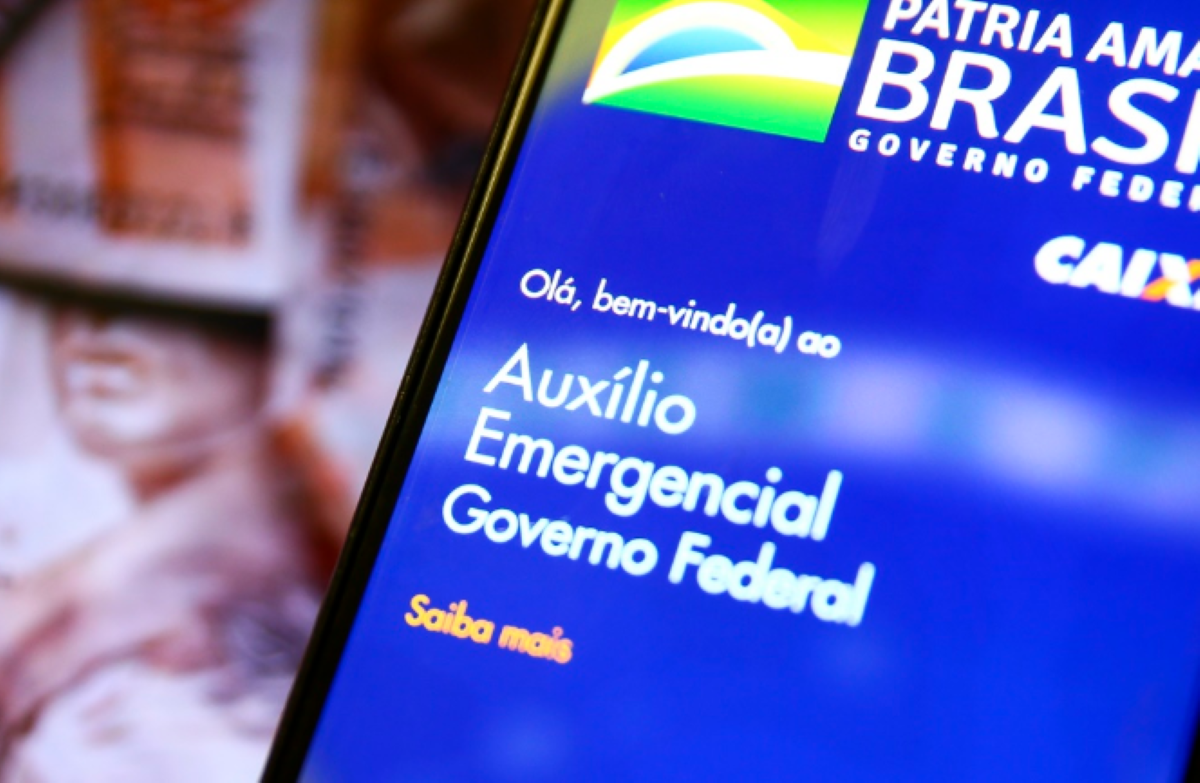 Tela do aplicativo do Auxílio Emergencial com logotipo do Governo Federal e da Caixa Econômica Federal.