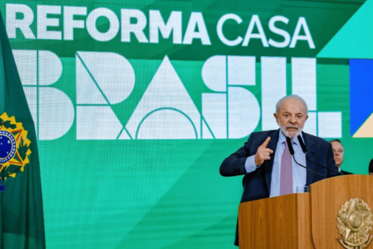 Presidente anuncia novo programa de reforma de casas do governo federal.