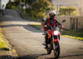 Prefeitura oferece auxílio de R$ 50 para motoboys cadastrados no CadÚnico.