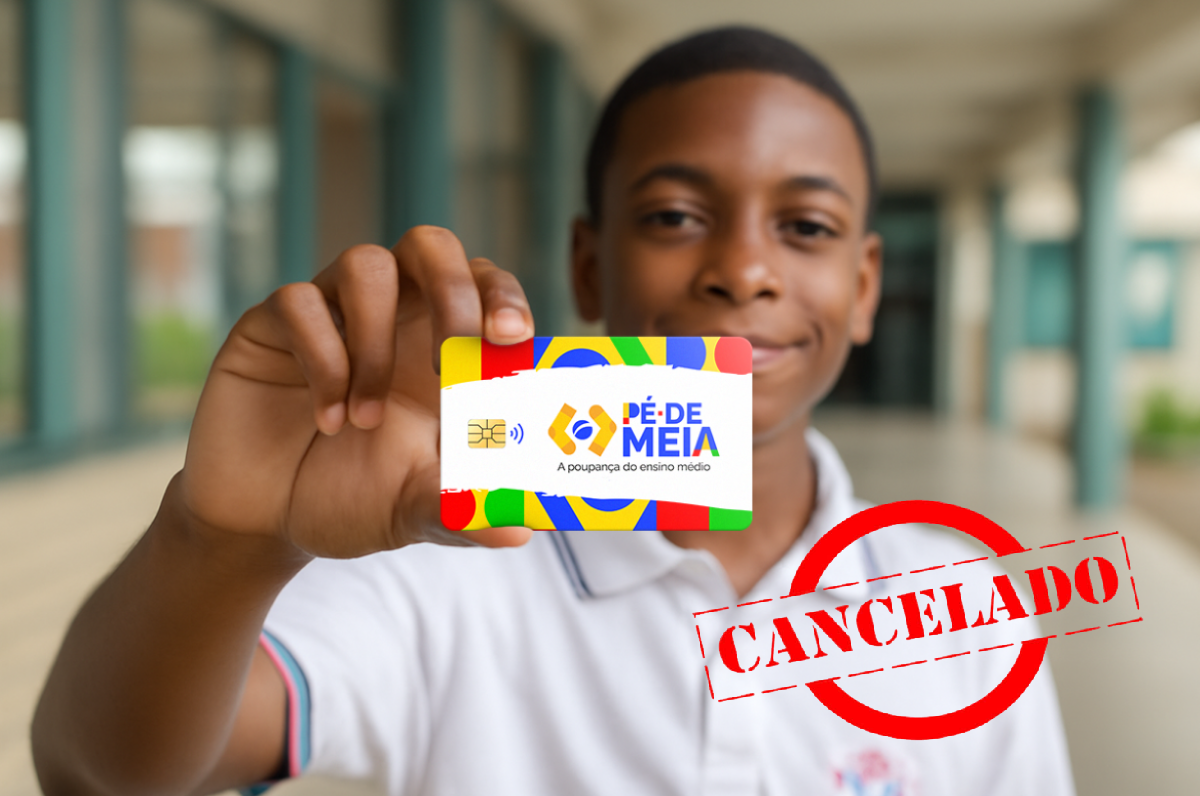 Pé de Meia 2025: estudante segurando cartão com selo de cancelado.