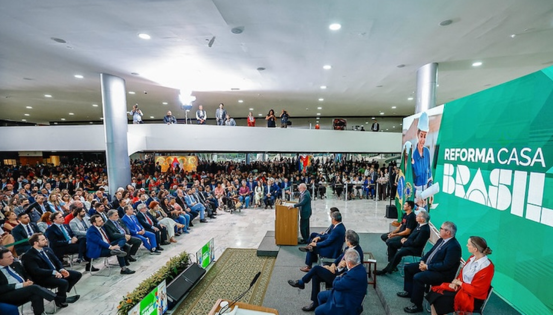 Governo lança programa para reforma de casas com anúncio oficial em evento público.