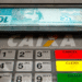 Lista de CPFs premiados pela CAIXA para receber PIX de R$ 1.200 já está disponível para consulta 11 Notas de dinheiro sendo dispensadas por caixa eletrônico da CAIXA.