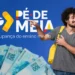Pé-de-Meia: estudantes receberão R$ 1.000 de incentivo-conclusão no próximo pagamento? 11 Jovem estudante feliz com mochila e notas de 100 reais, sob o logo do programa "Pé-de-Meia", simbolizando o incentivo-conclusão.