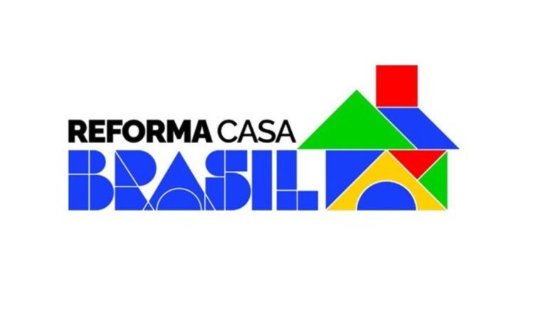 Logo do programa Reforma Casa Brasil, com as palavras 'Reforma Casa Brasil' e um design colorido de casa, representando o empréstimo disponível de R$ 5 mil a R$ 30 mil.