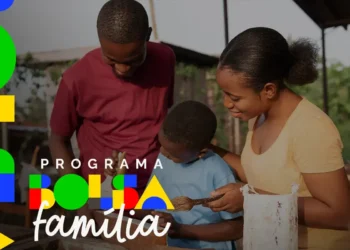 Bolsa Família 2026: saiba como usar a "interrupção temporária" para evitar cortes 9 Imagem de uma família interagindo e participando de atividades no contexto do programa Bolsa Família.