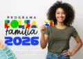 Bolsa Família: As regras que podem tirar o benefício da sua família em 2026 12 Jovem sorridente exibe cartão do Bolsa Família 2026 com cédulas de reais ao lado