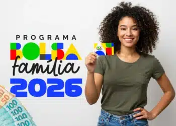 Bolsa Família: As regras que podem tirar o benefício da sua família em 2026 5 Jovem sorridente exibe cartão do Bolsa Família 2026 com cédulas de reais ao lado